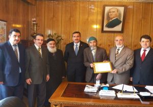 Hayırsevere plaketli teşekkür